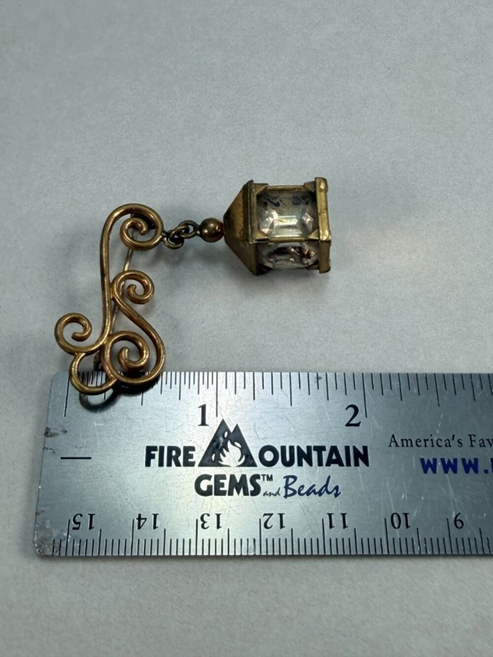 Vintage Calvaire Lamp Brooch Pin Dangling Lantern Clear Rhinestone - Picture 4 of 5